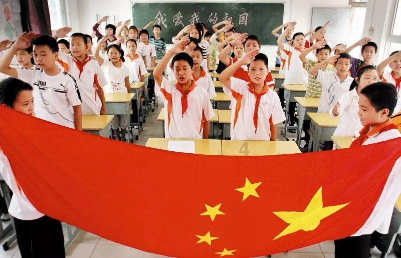 中国香港媒体：邓紫棋称将演唱西语歌，说不定会与梅西以西语交流