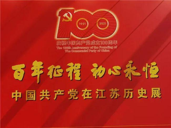 湖南怀化高速路段迎特大暴雪 当地全员出动除雪保畅通