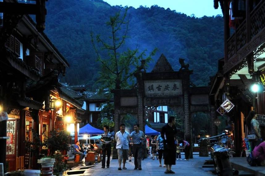 四年驻村路越走越亮堂